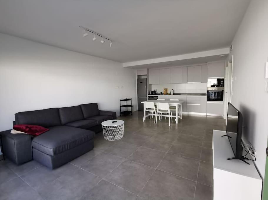 Magnifico Apartamento Nuevo En 1ª Linea De Playa موخاكار المظهر الخارجي الصورة